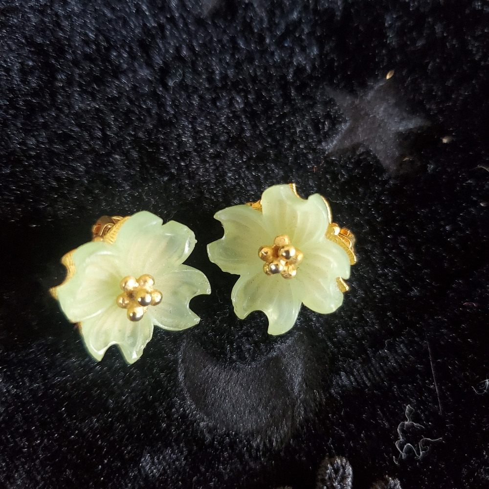 Vintage Light Green Flower Clip-on Earrings